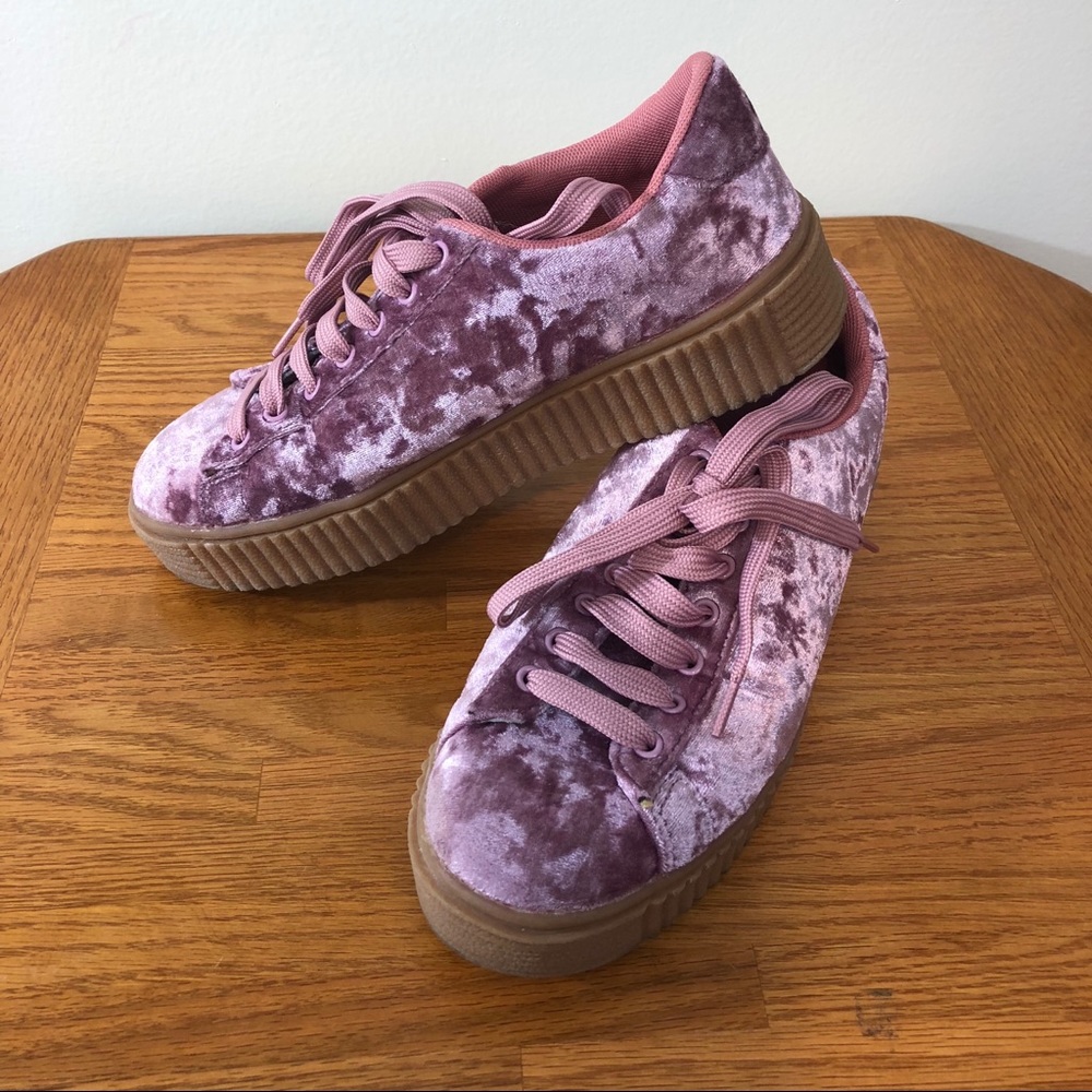 PINK CRUSHED VELEVET LOW-TOP PLATFORM SNEAKERS